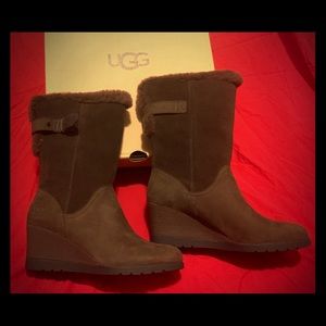 5.5 Ugg boots dark brown